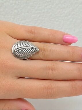 Vintage Steve Yellowhorse Sterling Silver Leaf Ring — Size 6